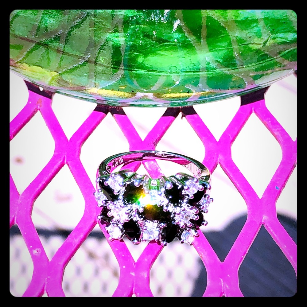 Sz 7 Black /Diamond Cluster Fashion Ring